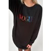 Oversize pohodlná mikinová tunika s vyšívaným nápisom a vreckami čierna