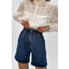 Predĺžené džínsové šórtky s vysokým rozstrapkaným pásom