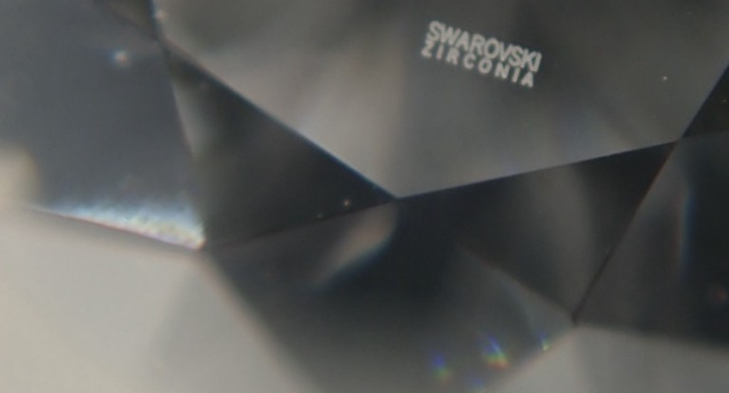 Rozdíl v kvalitě zirkonů CZ a Swarovski