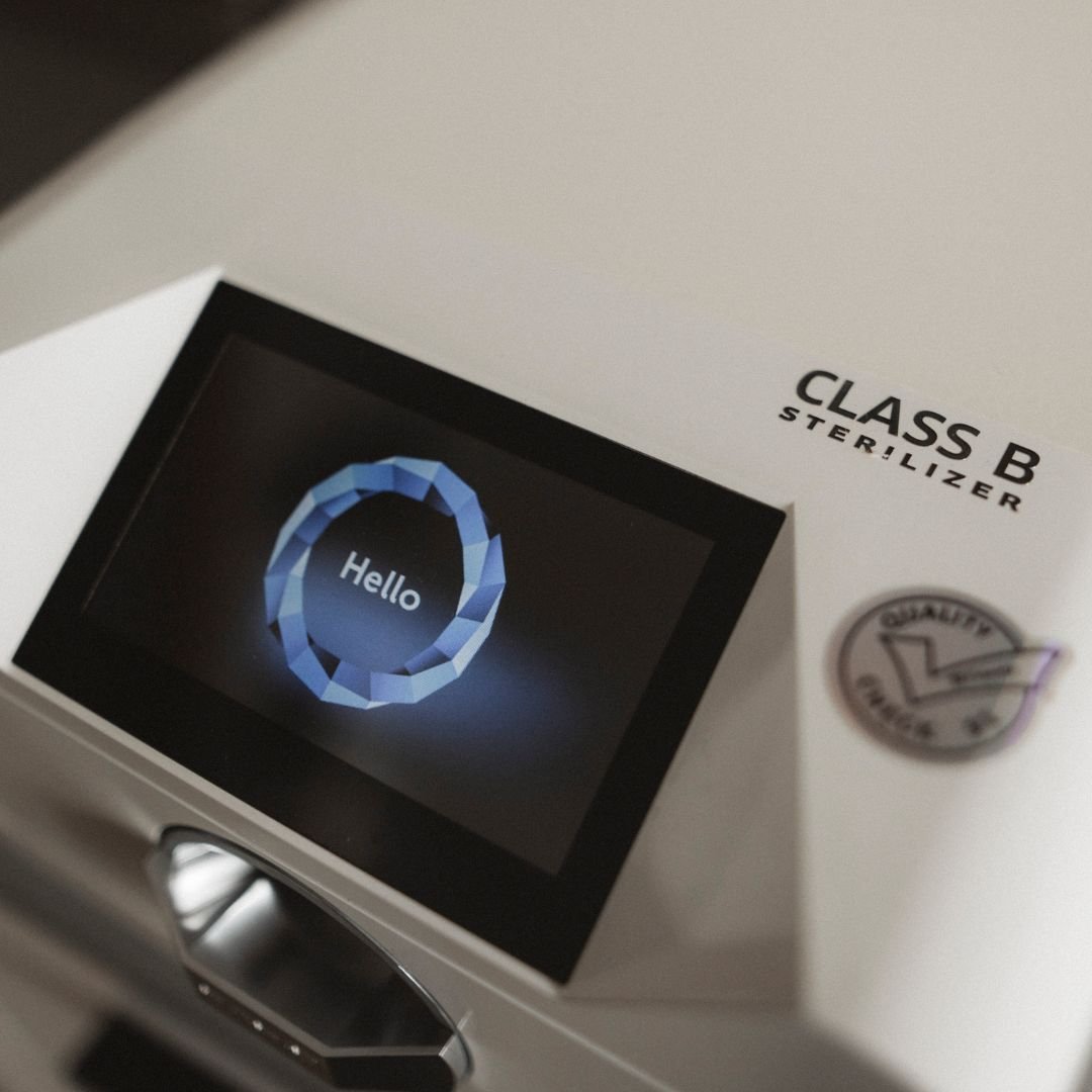 Parní sterilizace piercingových šperků a kompatibilita závitů