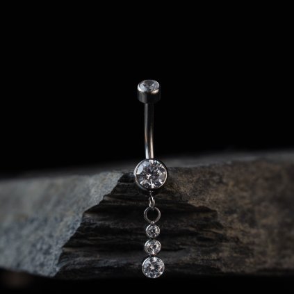 Visací ttanový piercing do pupíku Trineline