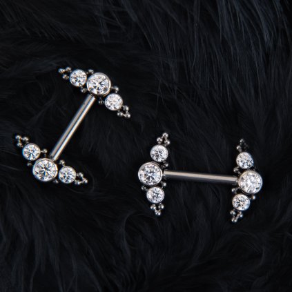 Titanový piercing do bradavek Doge s třemi čirými zirkony