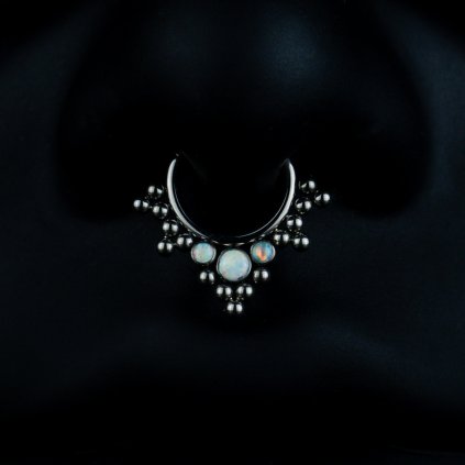 Zdobený titanový kroužek piercing Nepál