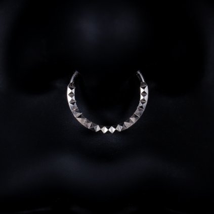 Okrasný titanový piercing Gyza se špičkami