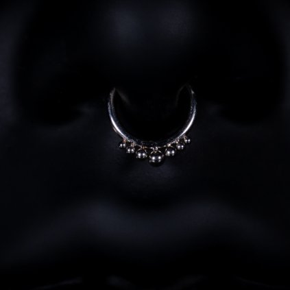 Minimalistický titanový kroužek Nekko s kuličkami