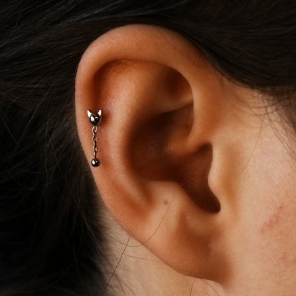 Titanová koncovka Catlyn – visací kočičí motiv