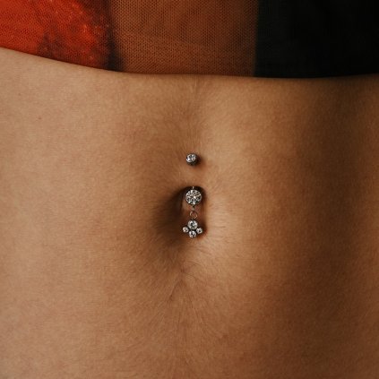 Titanový piercing do pupíku Evely – visací se zirkony