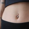 Extravagantní titanový piercing do pupíku Pure Heart s čirým zirkonem ve tvaru srdce