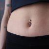 Titanový piercing do pupíku Boston s nádechem duhy