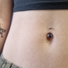 Titanový piercing do pupíku Barril s černým zirkonem.