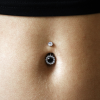 Černý extravagantní titanový piercing do pupíku Blume
