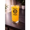 Sklenice s orange sodou a Bitcoinem