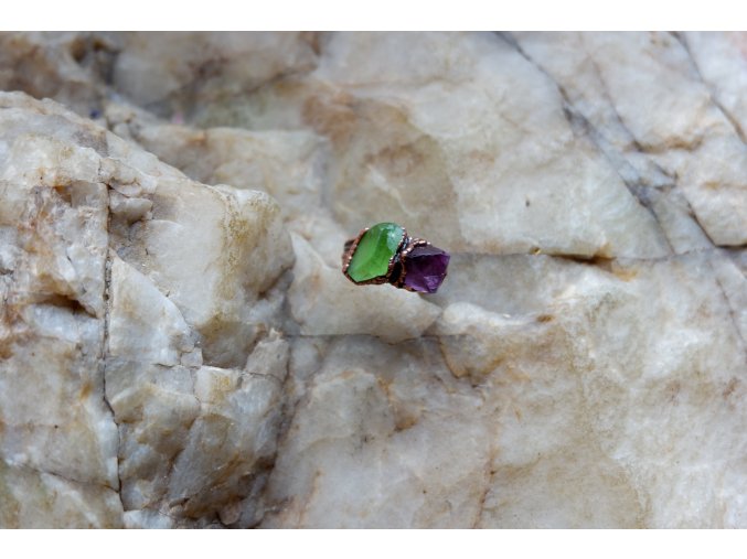 Prsten s peridotem a fluoritem vel. 51
