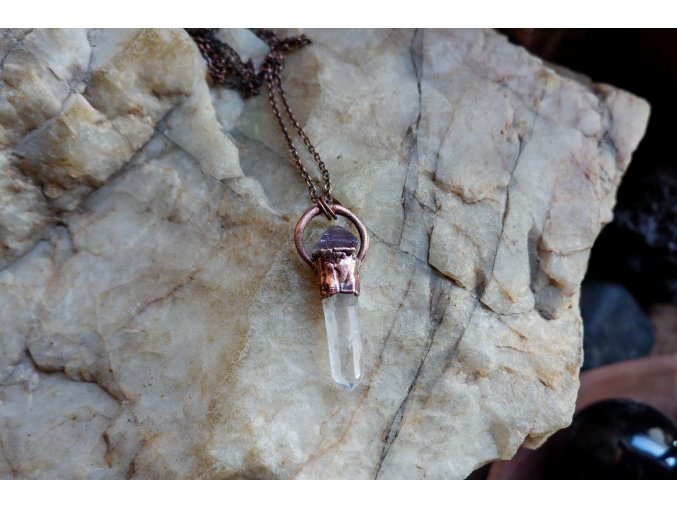 Přívěsek s křišťálem a fluoritem