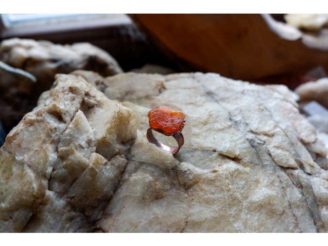 Prsten s karneolem vel. 58