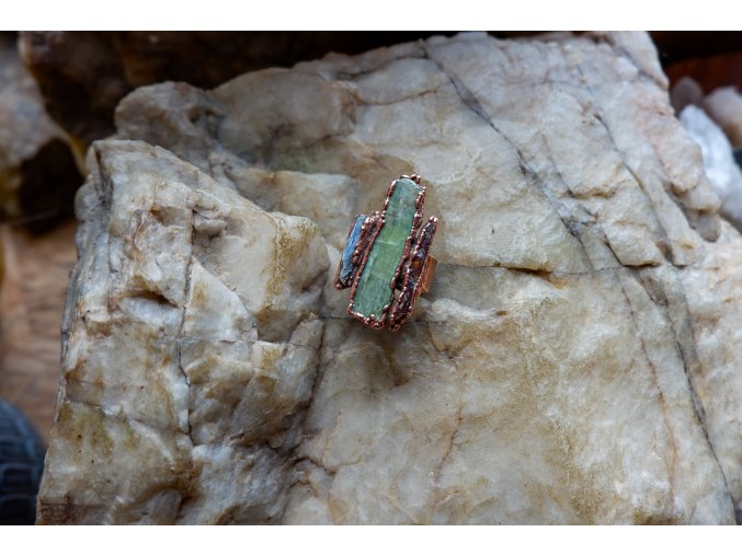 Prsten s kyanity vel. 58