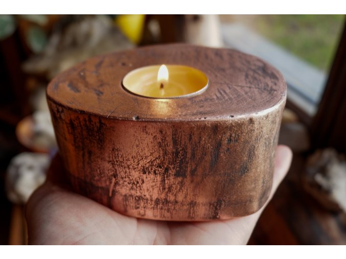 Akátový svícen v mědi