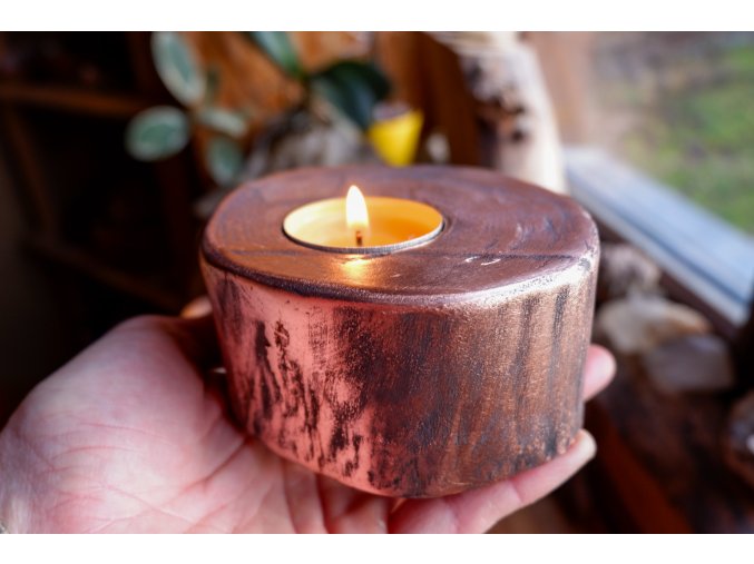 Akátový svícen v mědi