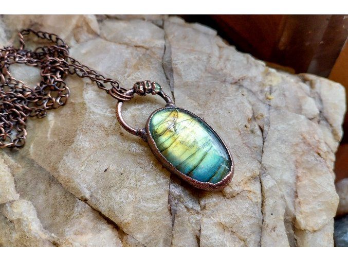 Přívěsek s labradoritem a peridotem