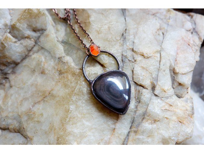 Přívěsek s obsidiánem a karneolem