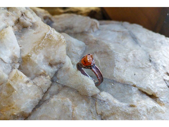 Prsten s karneolem vel. 52
