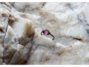Prsten s růžovým turmalínem a českými granáty vel. 50