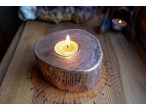 Akátový svícen v mědi