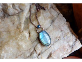 Přívěsek s labradoritem a apatitem