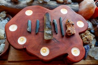 Už jste si jistě všimli, že krom šperků a kurzů mám v nabídce tyto luxusní akátové svícny. Když Vám balíček (spíš pořádný...