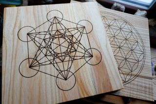 Další z nešperkových věciček, které v mém eshopu můžete objednat jsou podložky pod krystalové mřížky. Tyto jsou z jasanu,...