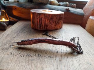 Tak tato hůlka je vytvořená vyloženě na čištění. Čištění čaker, energetického pole i prostorů. Má v sobě pro jistotu dva...