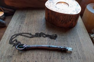 Další hůlka a další strom. Tentokrát buk. Věděli jste 😁 , že i když je buk rodu mužského, má v sobě spíš ženskou energii?...