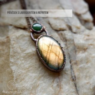 Labradorit je za mě jeden minerálů, které člověk prostě musí mít. Hodí se kdykoliv, když potřebujeme štít...ochranu před...