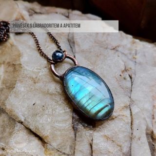 Když jsem začínala dělat šperky, labradority mě úplně fascinovaly. Šperků z nich jsem udělala velké množství a dodnes ráda...