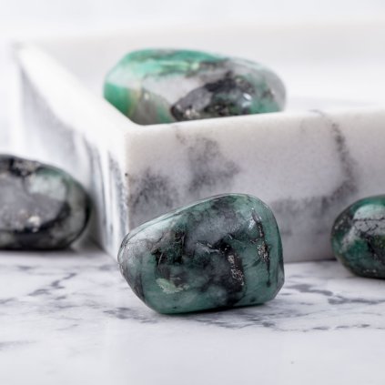 zelený smaragd tromlovaný krystal minerály feng shui crystal mineral eshop crystalmineral.cz 0021
