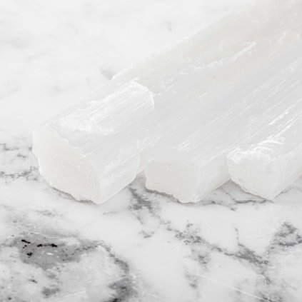 48 28 selenit tycinka prirodni krystal crystalmineral.cz internetovy obchod s krystaly a mineraly 9511