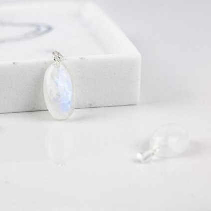 mesicni kamen privesek na krk stribrny krystal internetovy obchod crystalmineral.cz