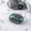 zeleny smaragd tromlovany krystal mineraly feng shui crystal mineral eshop crystalmineral.cz 0019