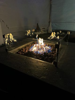 🔥 Podzim je tady a s ním i chladné večery – ale kdo říká, že se musíme vzdát posezení venku? Naše designová plynová...