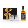 sada whisky se sklenicemi