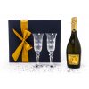 Šampaňské v dárkovém balení, lahev značkového sektu Mucha a 2ks. broušených sklenic