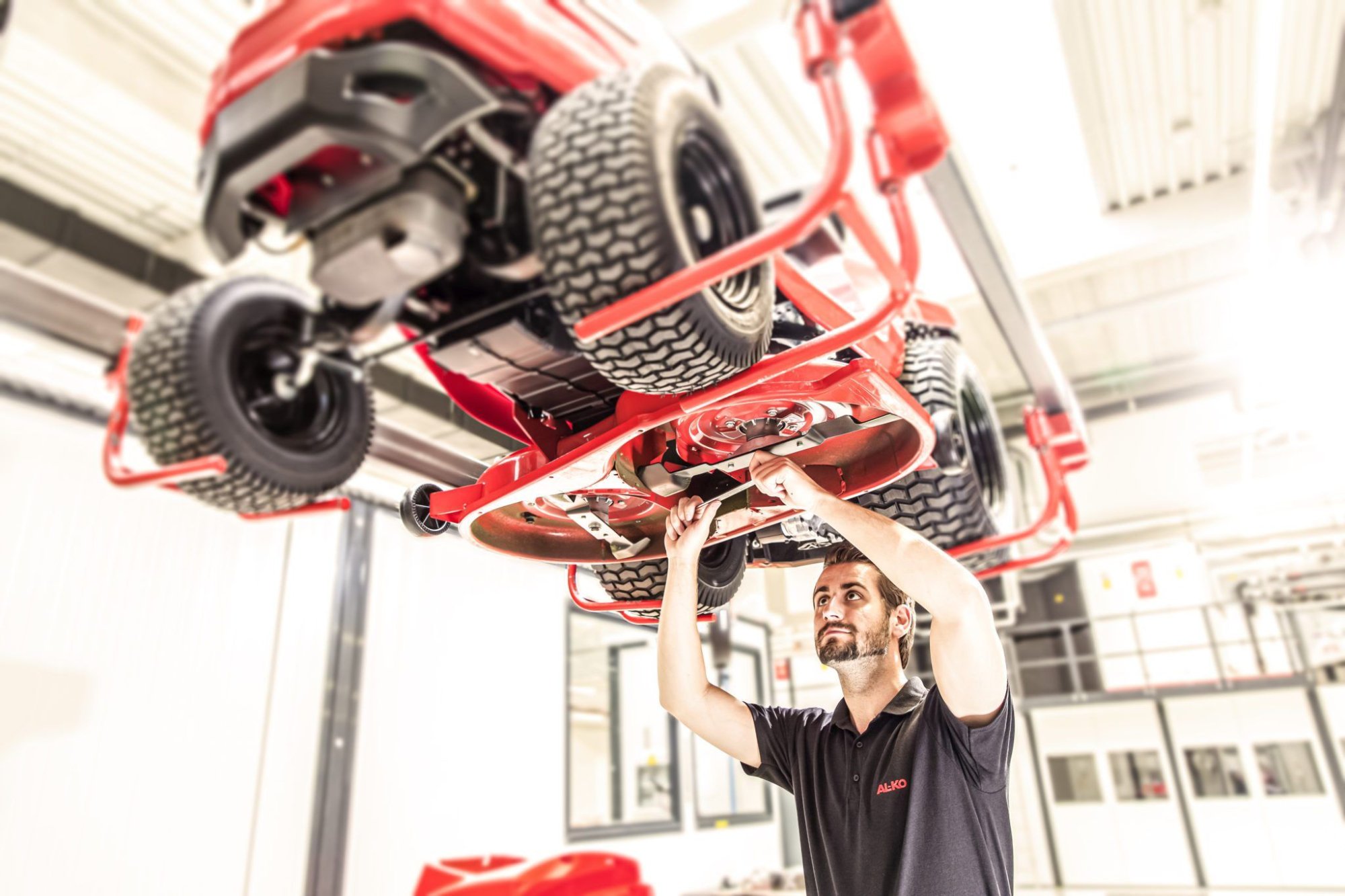 Proč je výrobní štítek stroje důležitý?