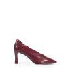 Leather closed-toe pumps - burgundy