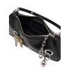 Handtasche - Die Ösen-Charm-Schultertasche