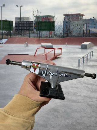 Na sklad nám dorazili novinky od @venturetrucks 🔨🔨 Dopraj si to najlepšie pod svoje nohy 👉👉 www.CubeSkateshop.sk