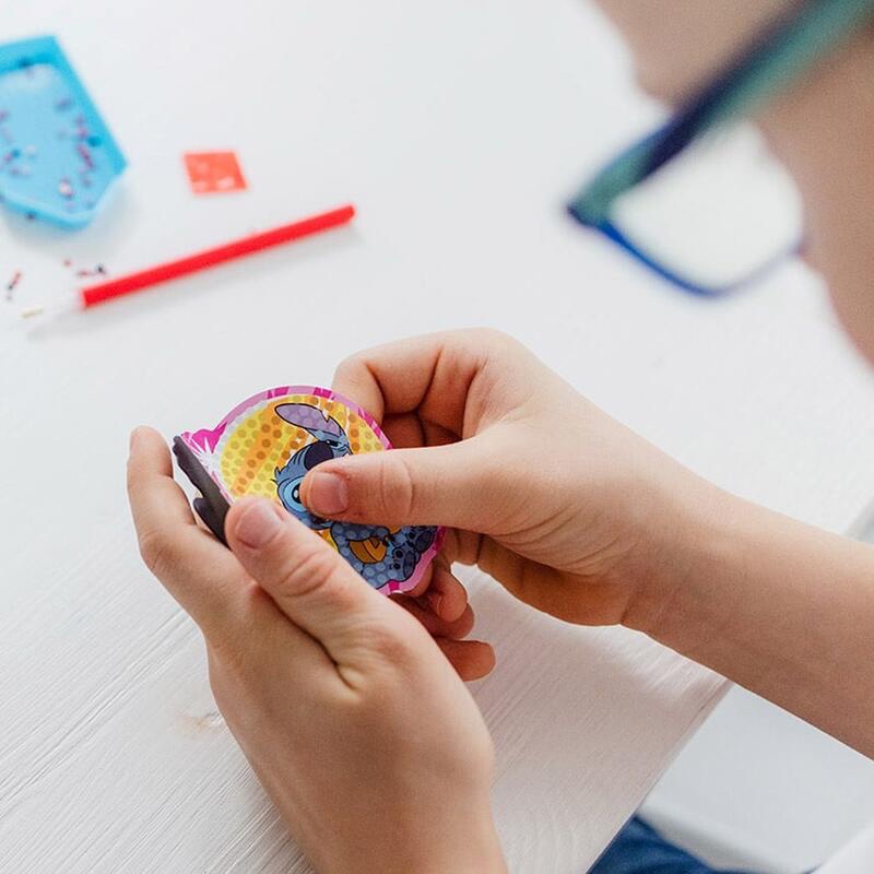 Lowlands Stitch Diamantové maľovanie magnetky