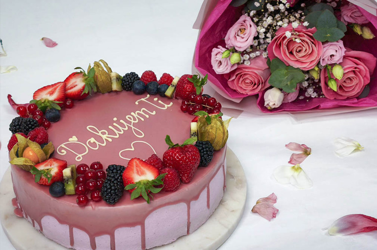 Torta a kvety ako dokonalý darček (nielen) ku Dňu matiek