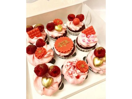 Cupcakes red velvet  s cream cheese a náplní