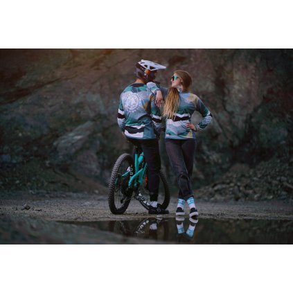 2D66033D A4AF 4573 BA1F 3F33D652C0FF