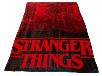 DEKA FLEECE|STRANGER THINGS  150 x 200 cm|SILHOUETTE GROUP SHOT